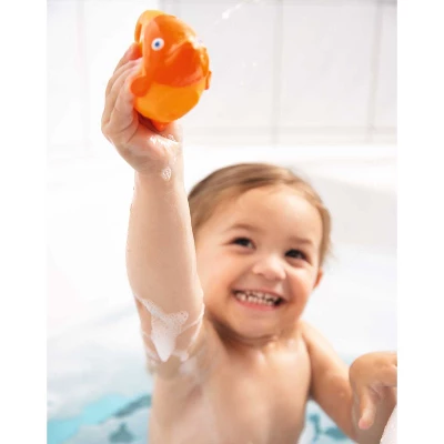 HABA Water Friends Ocean Fishing Fun Bath Toy With 5 Squirting Fish - Image 4