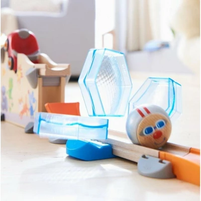 HABA Kullerbu Theme Set - Crash Test - 18 Piece Playset With Convertible Car And Stuntman Steve Ball - Image 3